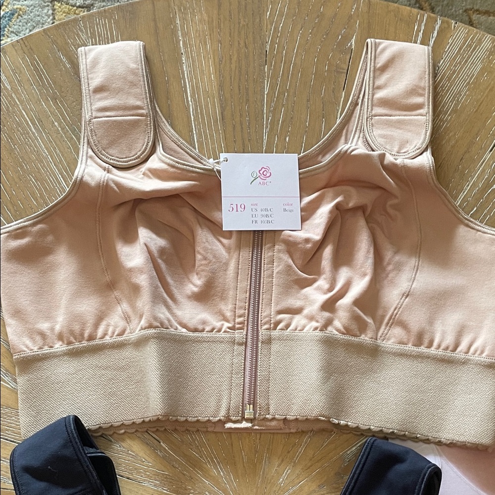 Women's Compression Bra - Black and Beige 40 B/C New Never Worn - Picture 6 of 9